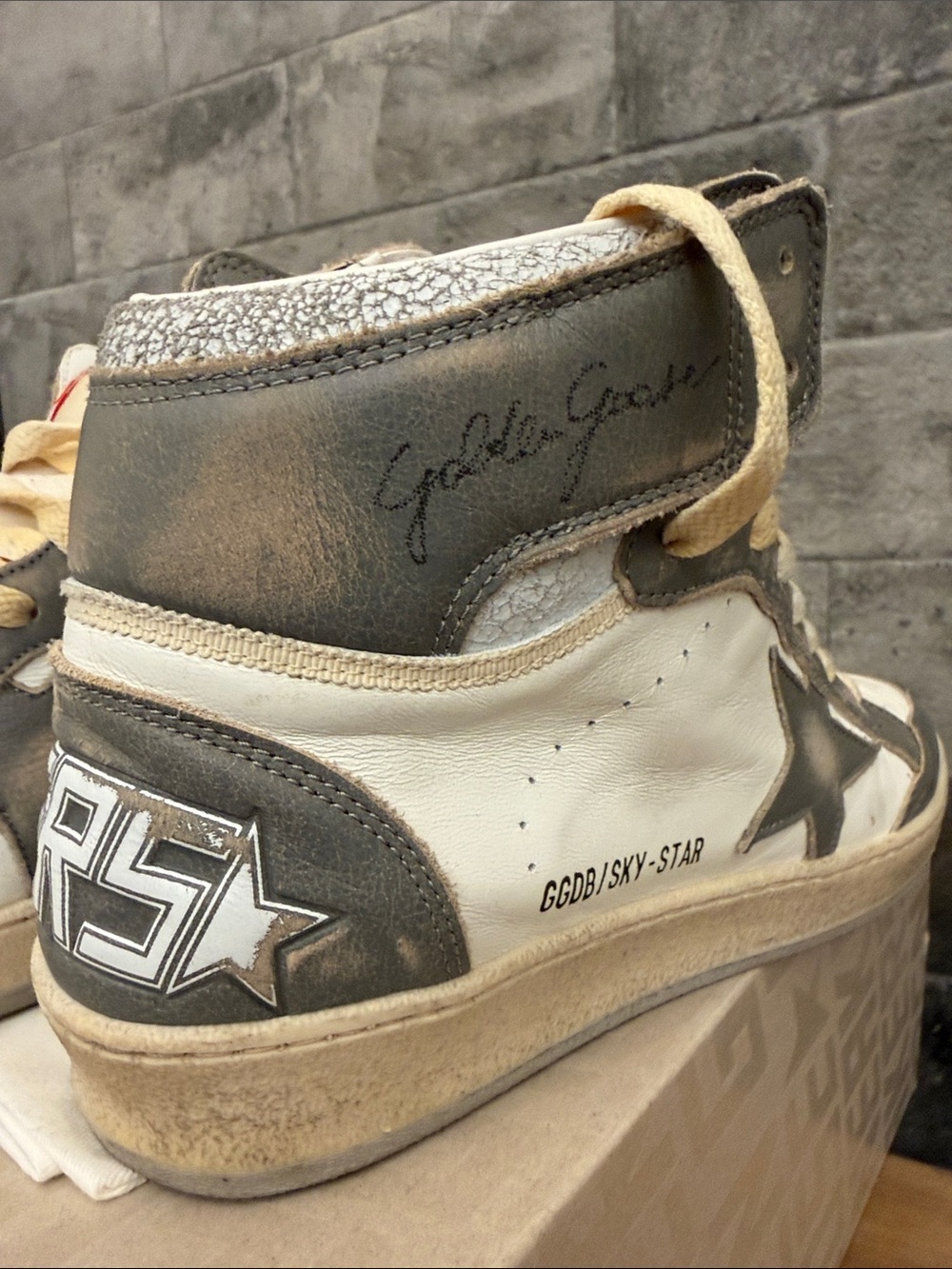 Golden Goose Mens Sky Star High-Top Sneakers in White, Gray & Cream - Picture 4 of 16